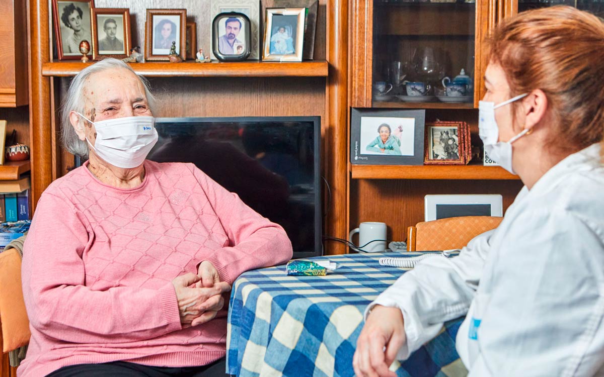 Comienza la vacunación del Servicio a Domicilio de Madrid: “Los usuarios merecen esta tranquilidad”